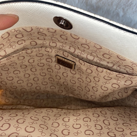 Guess Los Ángeles Shoulder Purse - Picture 7 of 14